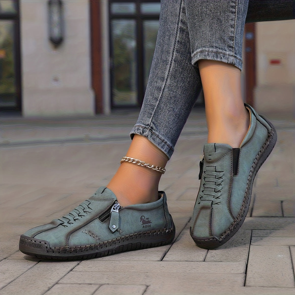 Nila – Elegant comfort with a practical zipper
